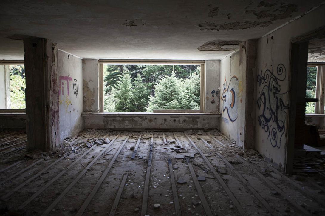 νεκρός - εγκαταλελειμμένος