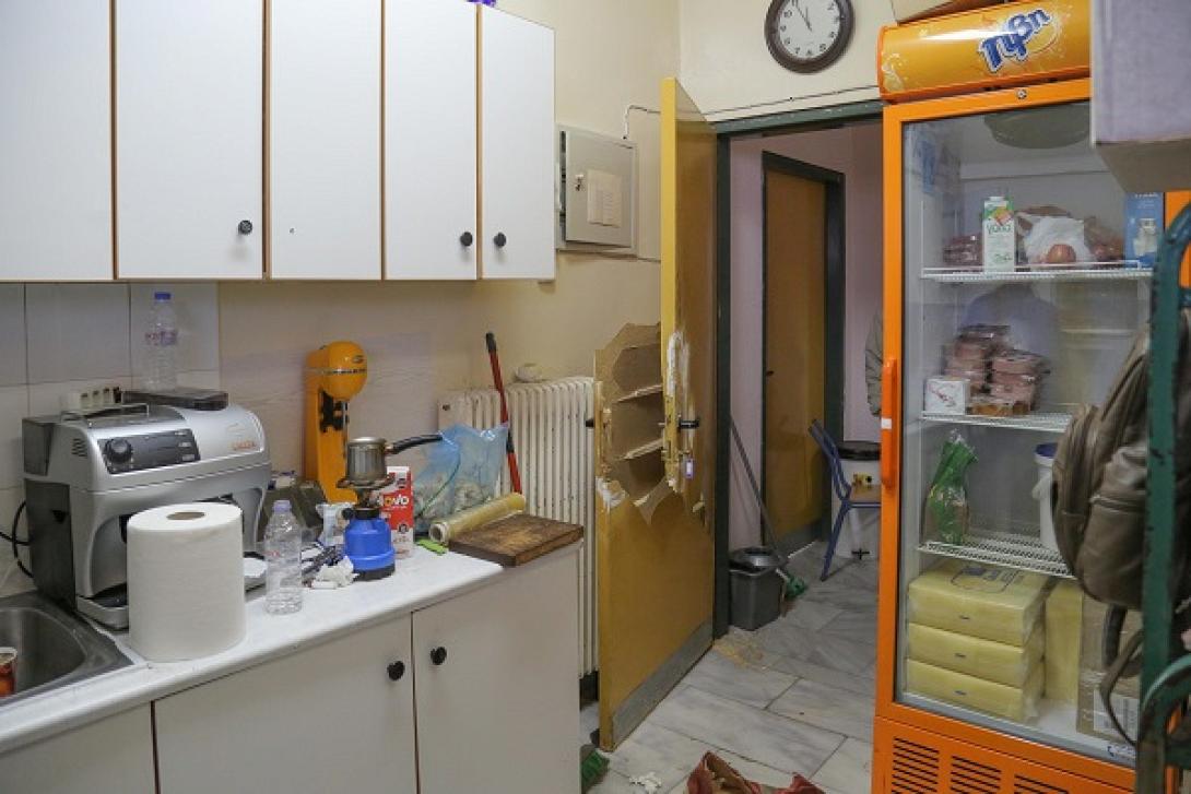 Διαρρήκτες τρύπωσαν στο 5ο Γυμνάσιο Ηρακλείου και τα έκαναν γυαλιά - καρφιά! (φωτο)