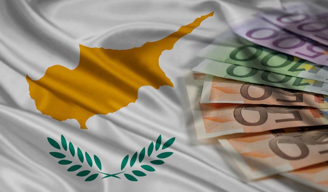 «Η τρόικα έβαλε το πιστόλι στον κρόταφο της Κύπρου» γράφει η Ντι Πρέσε