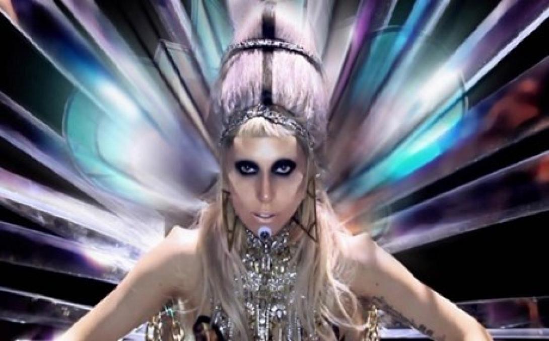 Η Lady Gaga ... παντρεύεται