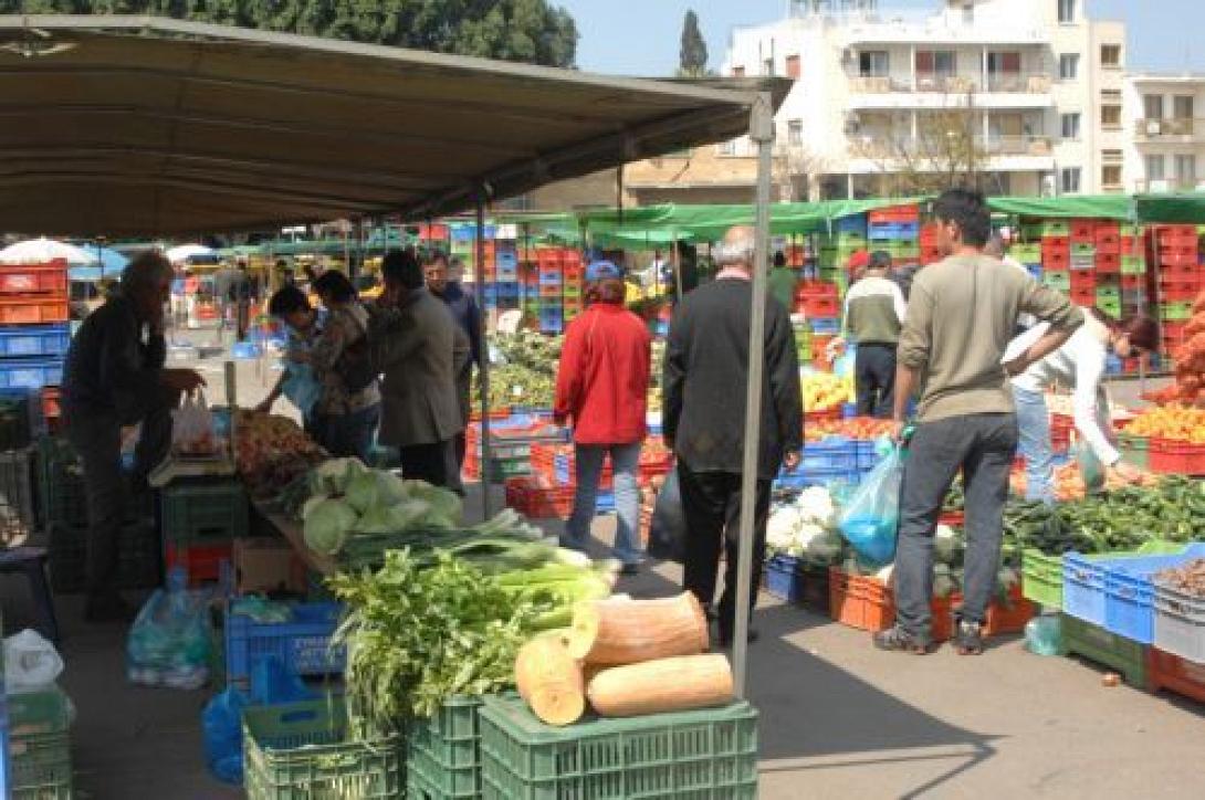 Μειώνονται τα πρόστιμα για διάφορες παραβάσεις στις λαϊκές αγορές