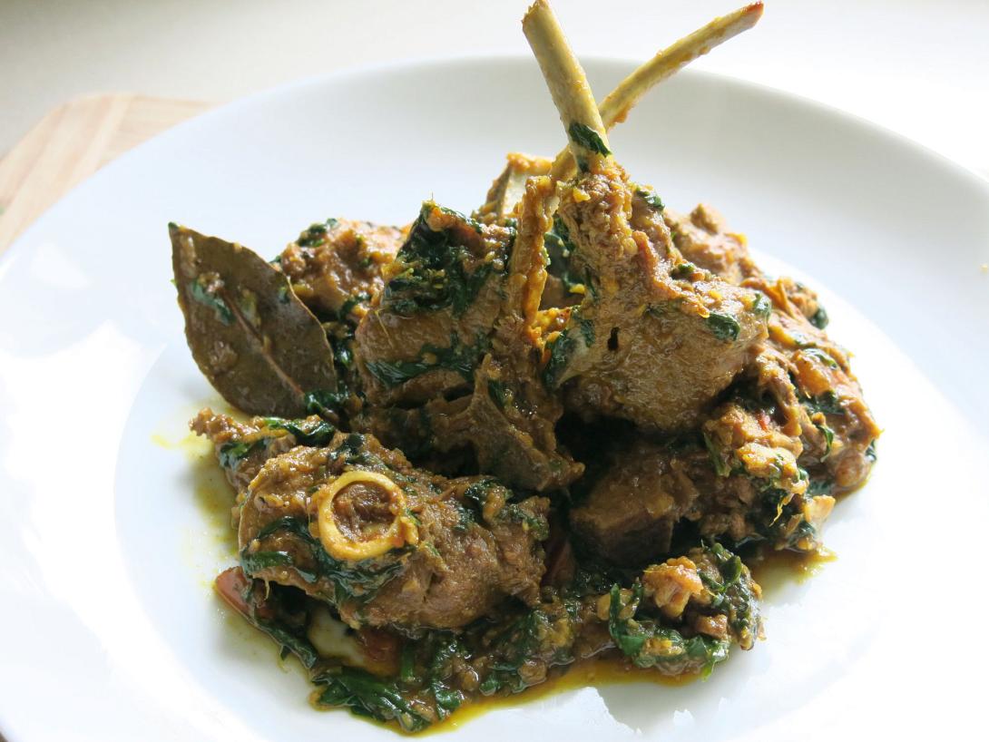 Αρνάκι στο φούρνο με σπανακόρυζο