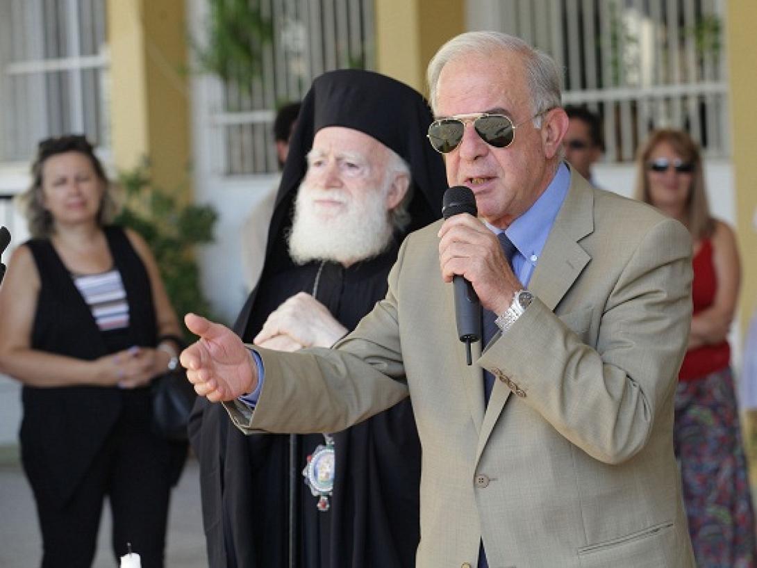 Το δώρο του Καπετανάκειου στο Δήμαρχο Ηρακλείου