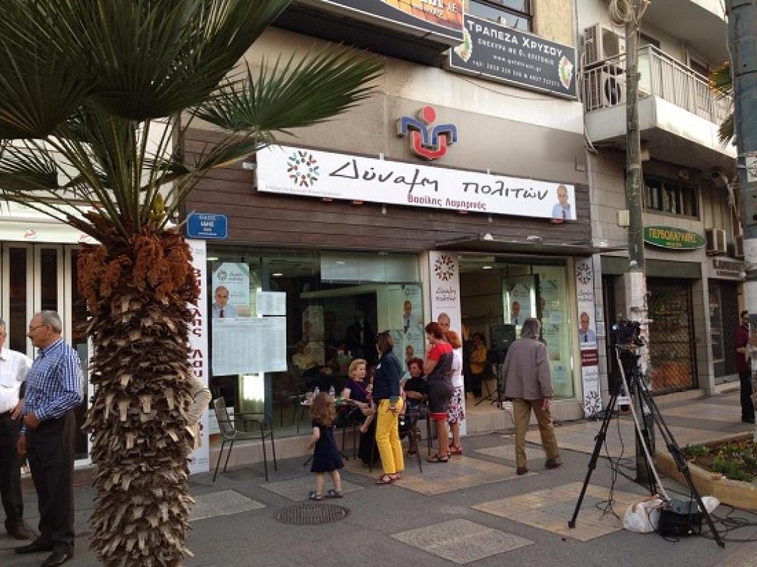 "Θα γίνει η ανατροπή" εκτιμούν στο εκλογικό κέντρο Λαμπρινού