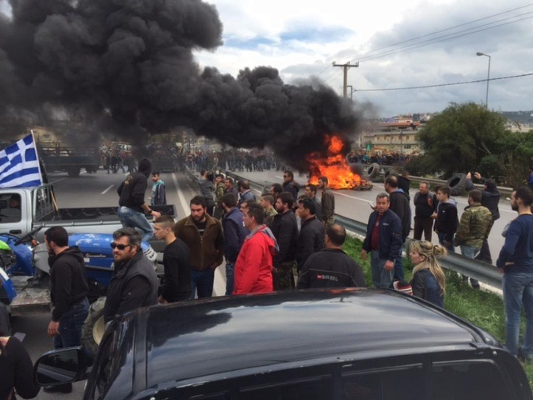 αγροτες γιοφυρο