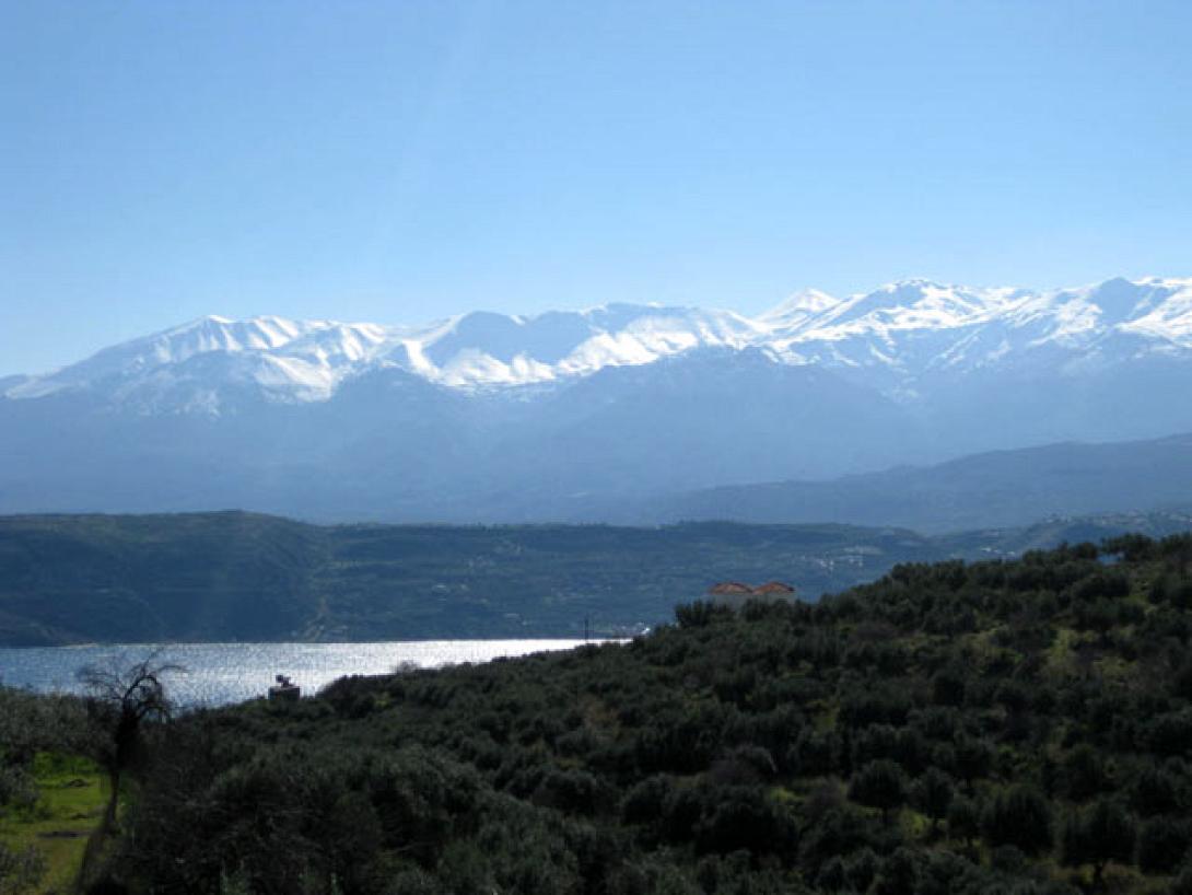 "Ζωή Αγκαλιά με την Πέτρα": Μια φωτογραφική περιήγηση στα κρητικά Λευκά Όρη