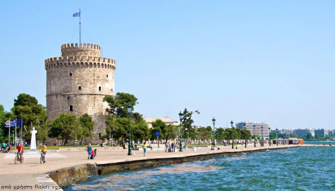 Η ομίχλη εξαφάνισε τον Λευκό Πύργο! (βίντεο)