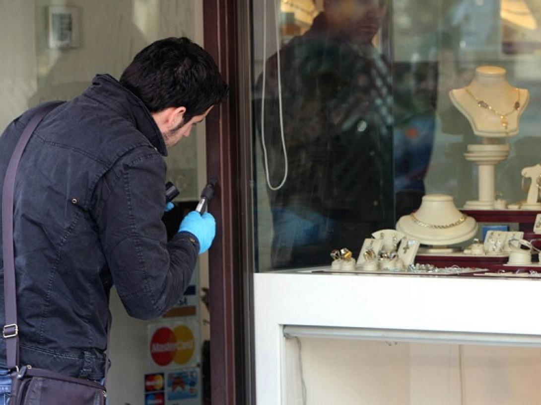 'Αφαντοι οι κουκουλοφόροι της ληστείας στη Μονή