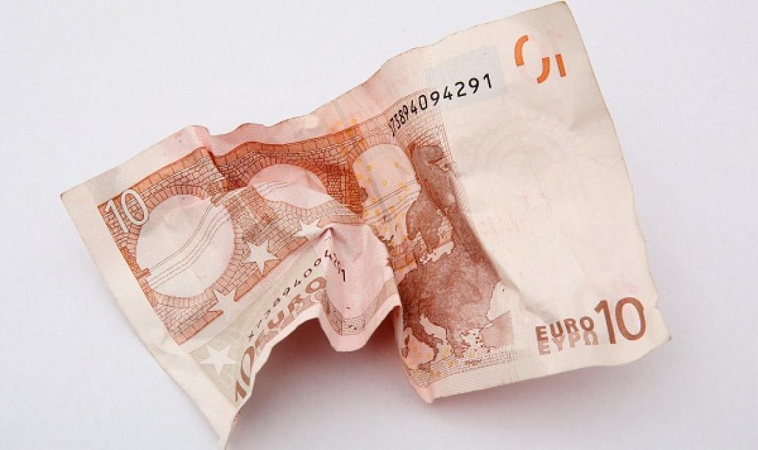 "Πληρώνουν" τους εργαζόμενους με έναντι και όχι με κανονικό μισθό 