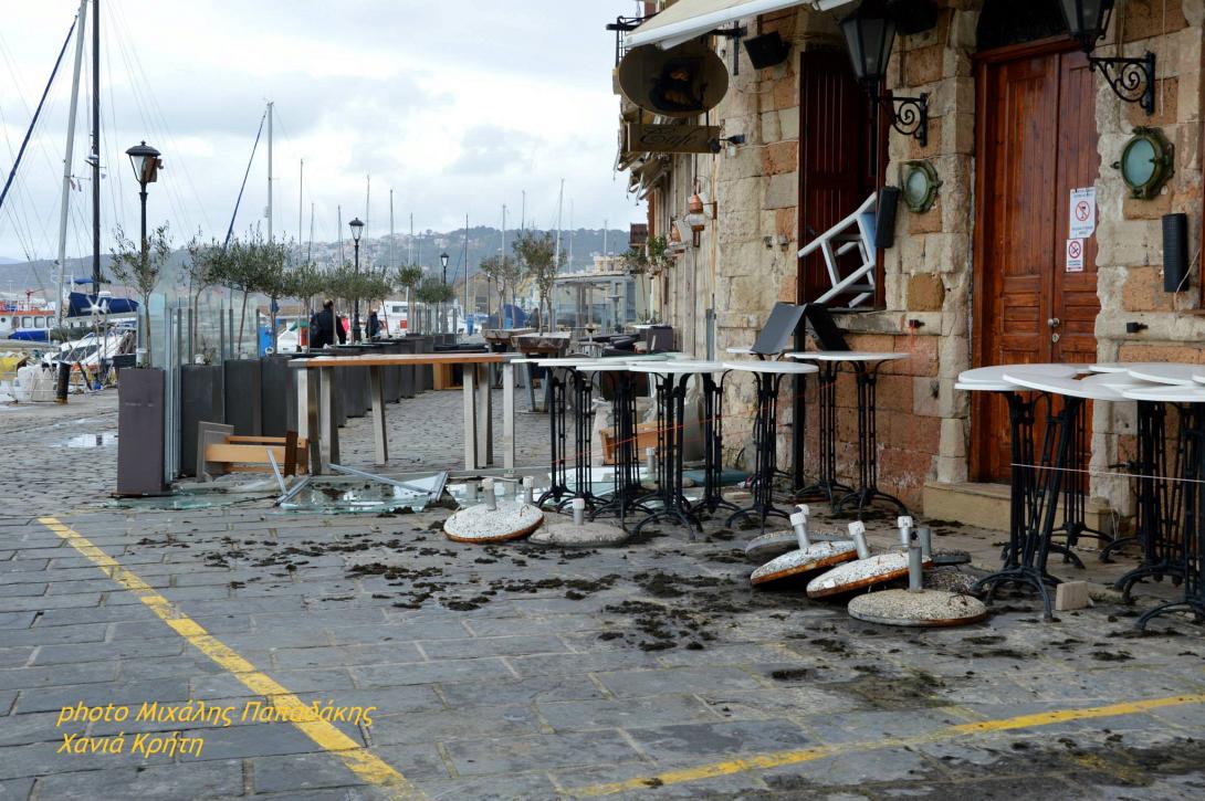 Τεράστιες καταστροφές στο λιμάνι των Χανίων (φωτογραφίες) 