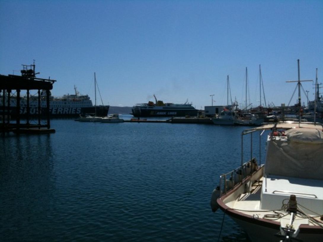 Όχημα με ανθρώπινα οστά στο λιμάνι του Λαυρίου 