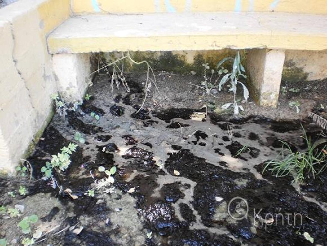 Εστία μόλυνσης από λύματα δίπλα σε σπίτια στη Φορτέτσα (φωτορεπορτάζ)