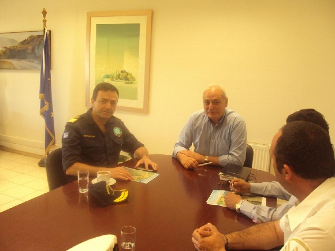 Στον δήμαρχο Βιάννου ο Διοικητής Λιμενικών Υπηρεσιών Κρήτης