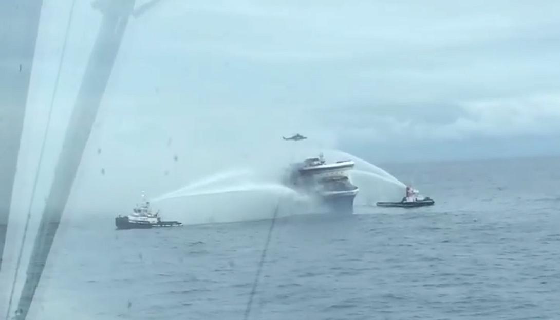 Συγκλονιστικό βίντεο από την επιχείρηση διάσωσης του Λιμενικού στο Norman Atlantic
