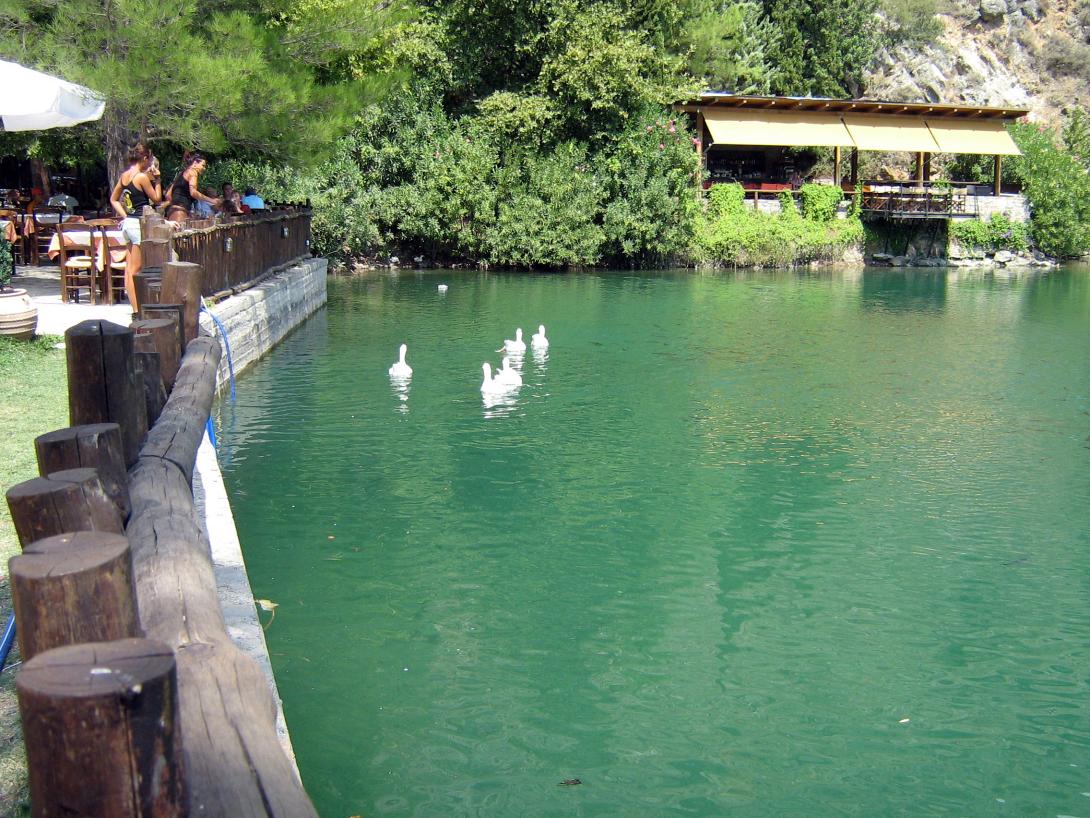 λίμνη ζαρού