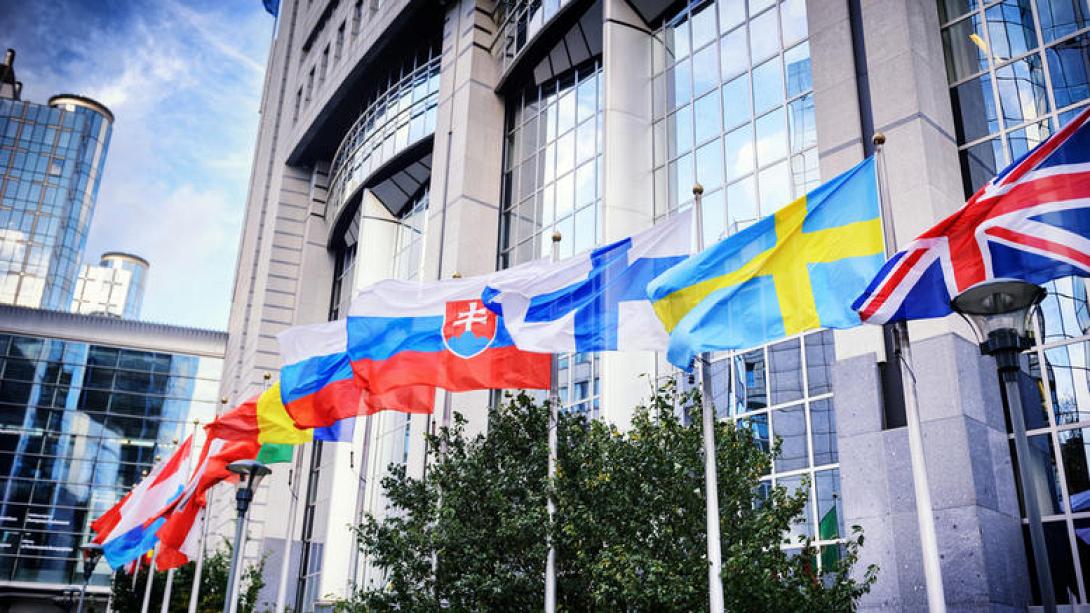 Ανοιχτή γραμμή Αθήνας - δανειστών για τη λίστα των μέτρων