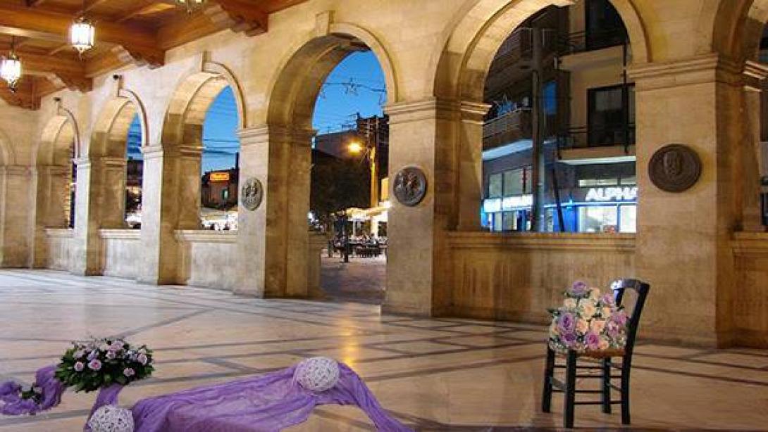 Στην Κρήτη οι πιο τσουχτεροί πολιτικοί γάμοι - Τι χρεώνουν αυθαίρετα τα δημαρχεία