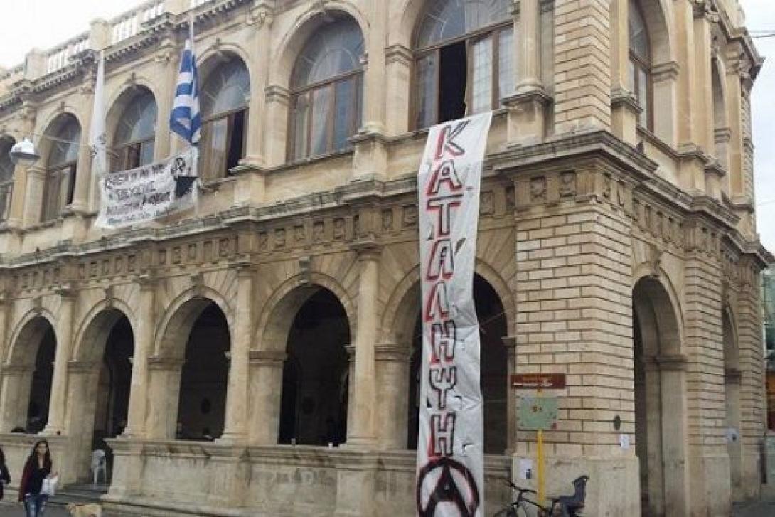 Μικροένταση στη Λότζια μεταξύ αντιδημάρχου και καταληψιών... για τα προνοιακά επιδόματα
