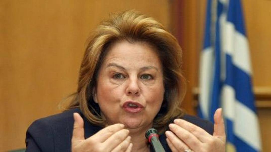 Την επισημοποίηση της διάλυσης του ΠΑΣΟΚ ζητά η Λούκα Κατσέλη 