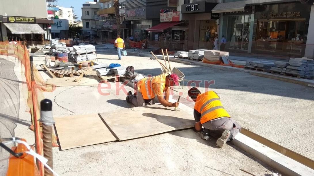 ματωμένο φεγγάρι μάτι