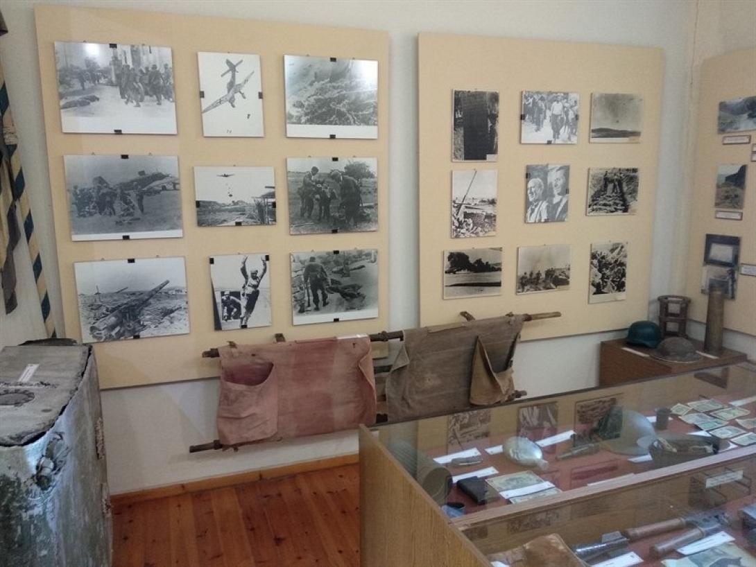 Εκτίθενται χιλιάδες αντικείμενα και τεκμήρια από την ιστορική περίοδο της Μάχης της Κρήτης