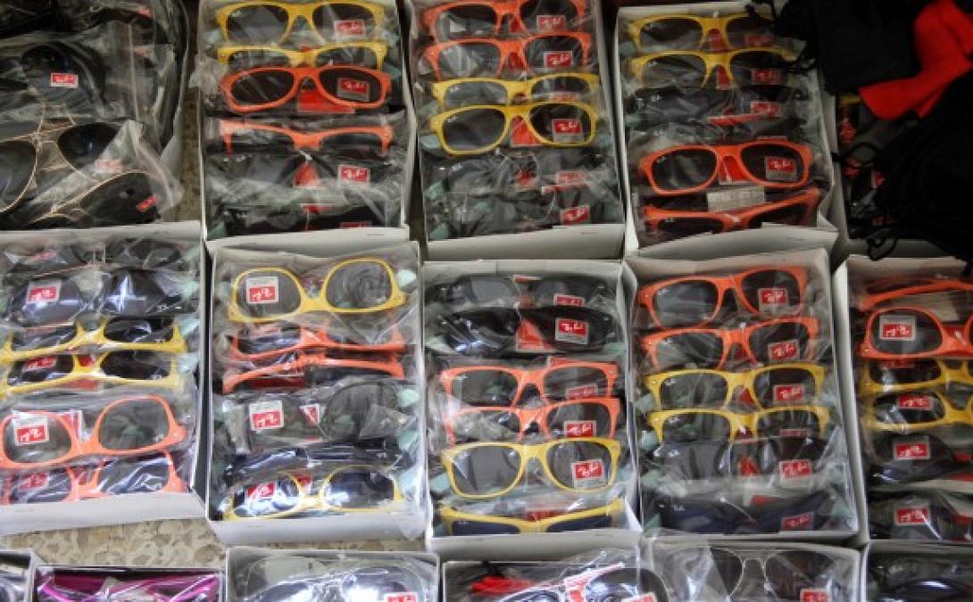 Χιλιάδες προϊόντα - "μαϊμού" κατασχέθηκαν στη Χερσόνησο