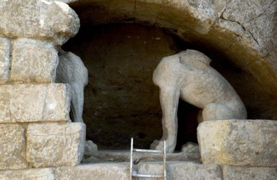 Μακεδονική η Αρχαία Αμφίπολη ή όχι; 