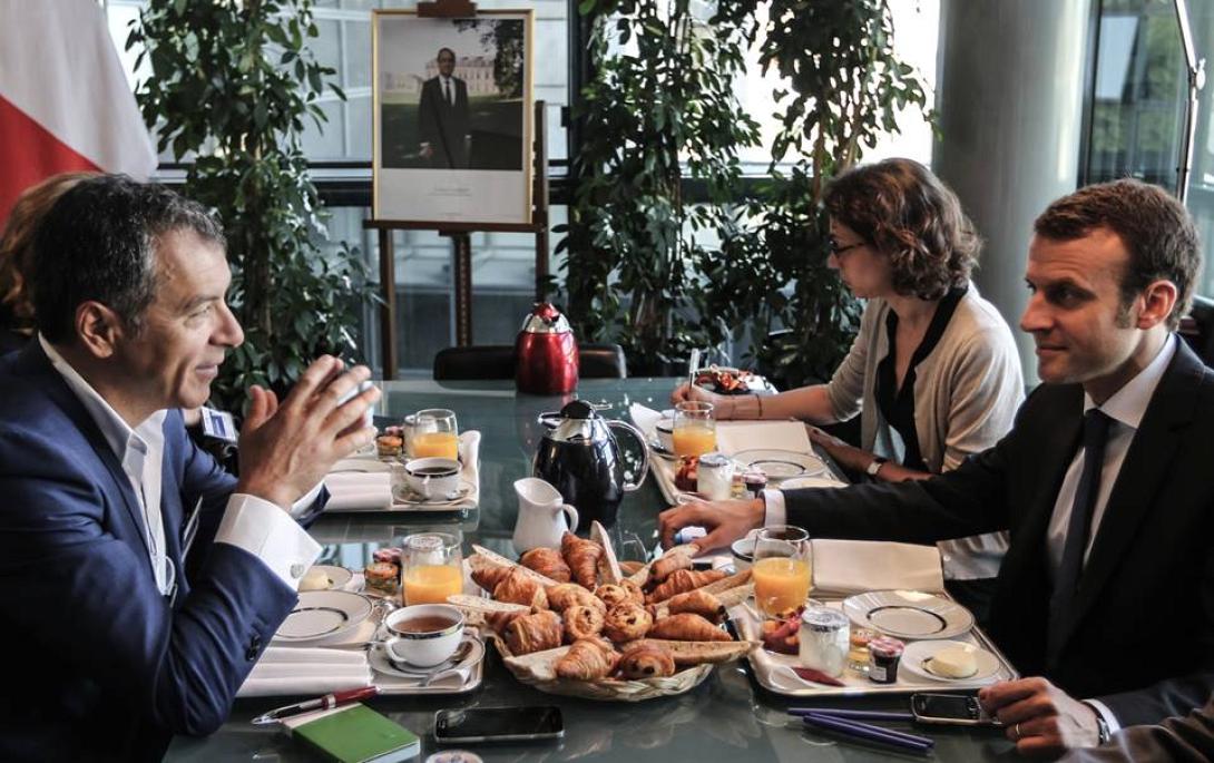 θεοδωράκης μακρόν