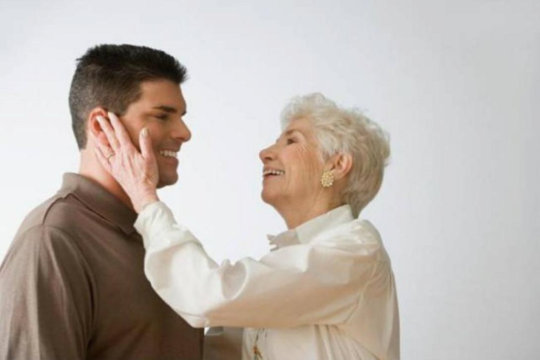 Τηλεφωνικός διάλογος µάνας µε γιο που σπουδάζει σε πανεπιστήµιο της περιφέρειας