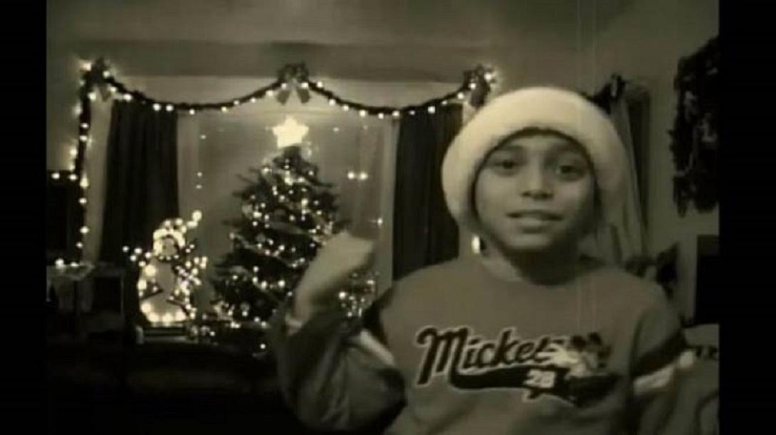 Ο Τζέισον τραγουδάει το "Mamacita"