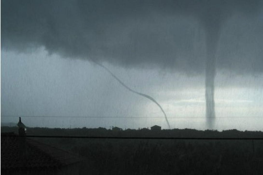 Ανεμοστρόβιλος χτυπά τη Δυτική Μάνη (βίντεο)