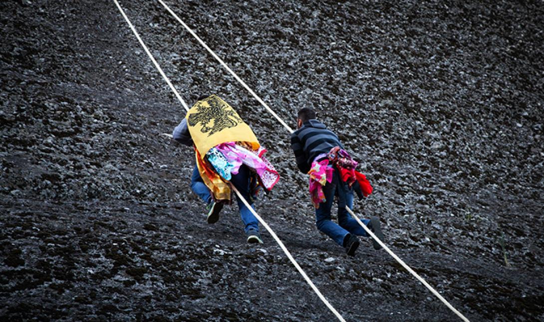 το έθιμο των μαντηλιών