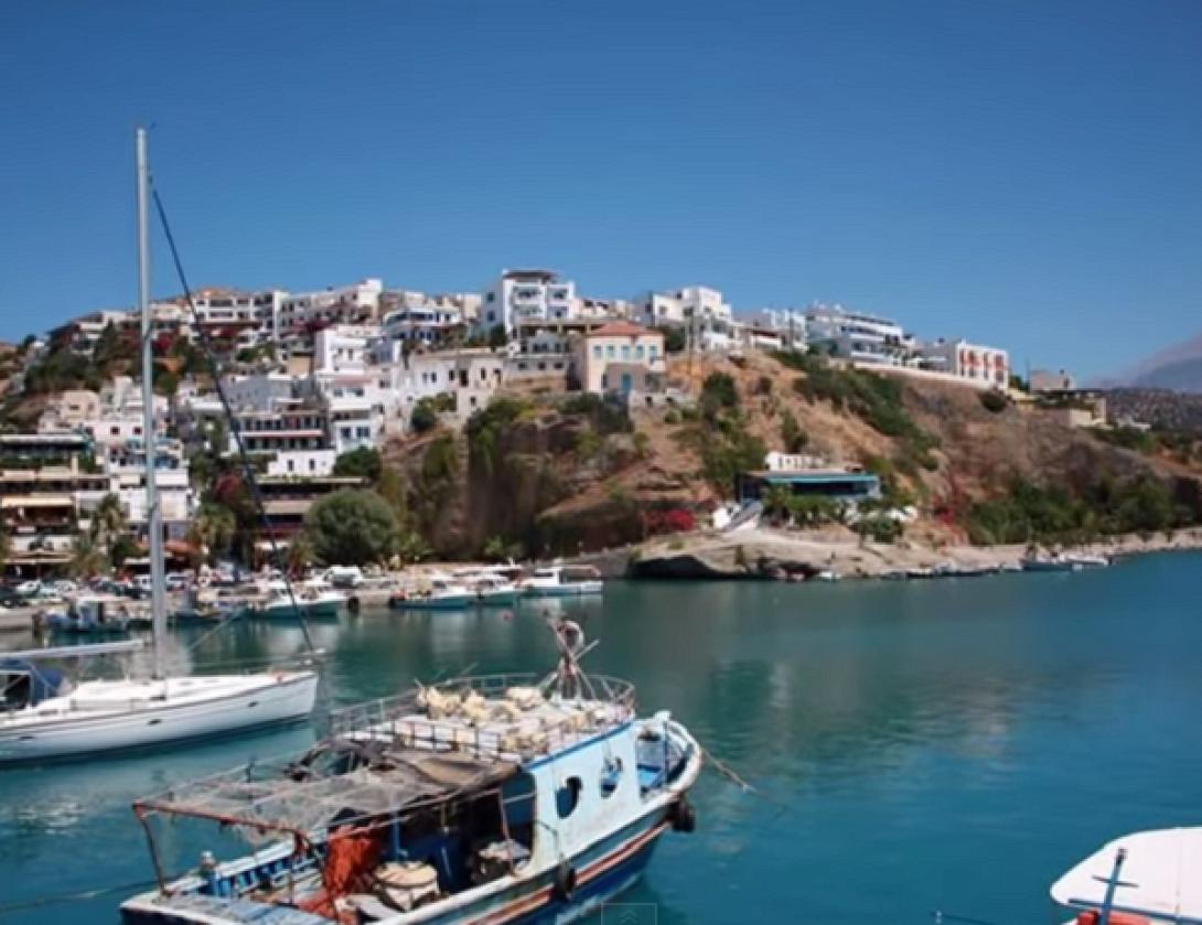 Οι ομορφιές της Κρήτης ... "ντυμένες" με μαντινάδες (βίντεο)