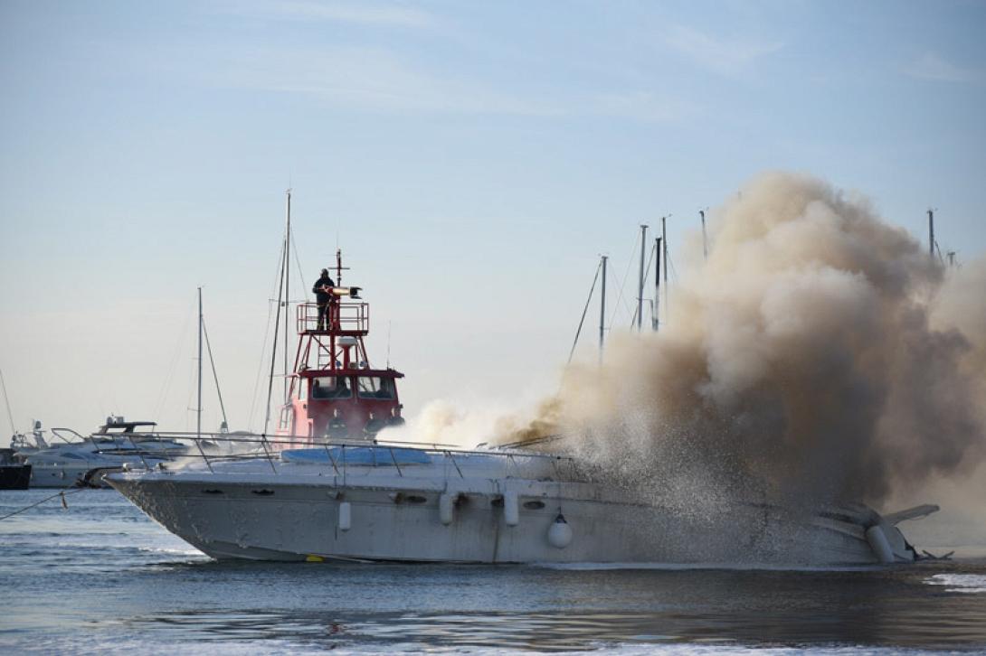 φωτιά σκάφος