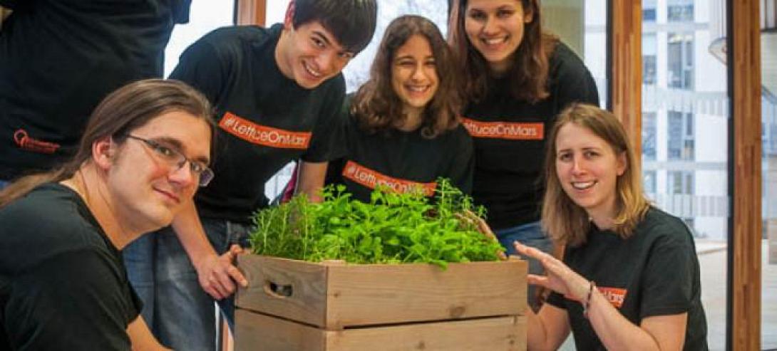 Σκοπός τους ... να στείλουν μαρούλια στον Άρη! 