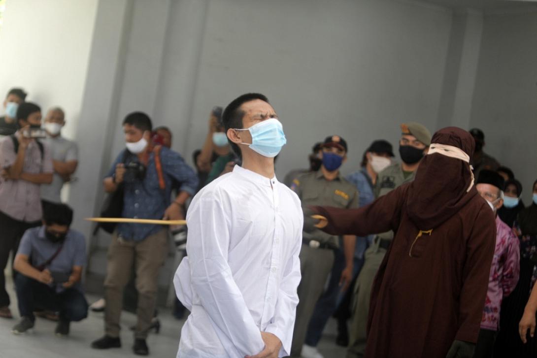 μαστίγωμα Ινδονησία