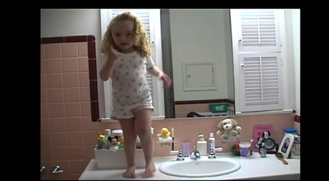 Μαθήματα καλής διάθεσης από μία 5χρονη (βίντεο)