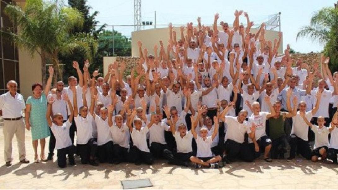 Κύπρος: Ξύρισαν τα κεφάλια τους για να υποδεχθούν καρκινοπαθή συμμαθητή τους