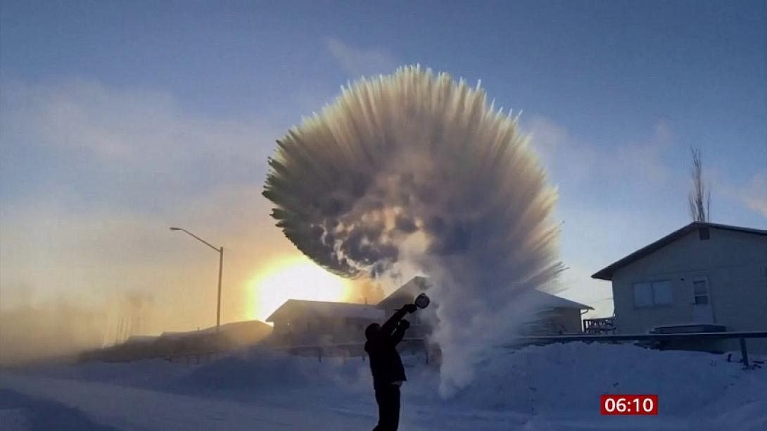 Βραστό νερό έρχεται σε επαφή με την ατμόσφαιρα και παγώνει αμέσως!