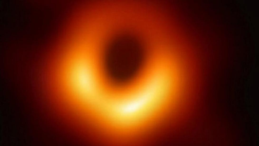 μαυρη τρυπα