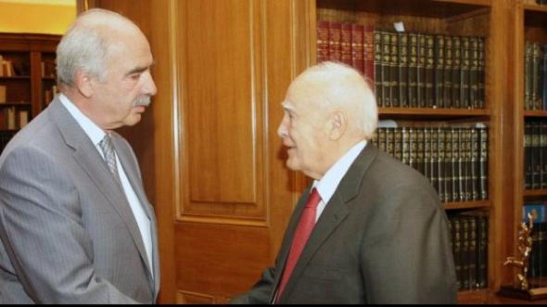 Στον Κάρολο Παπούλια ο Ευάγγελος Μεϊμαράκης το μεσημέρι