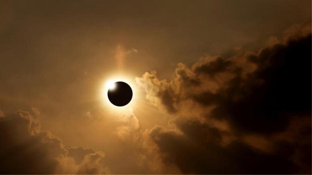 ολική έκλειψη ηλίου