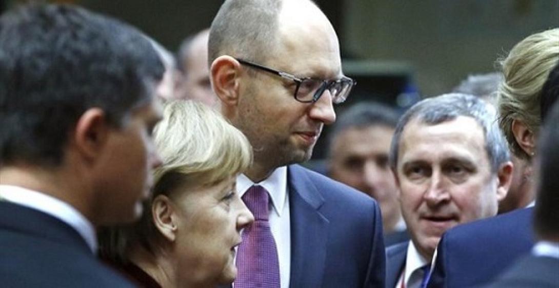 Η Μέρκελ συναντάται με τον μεταβατικό πρωθυπουργό της Ουκρανίας