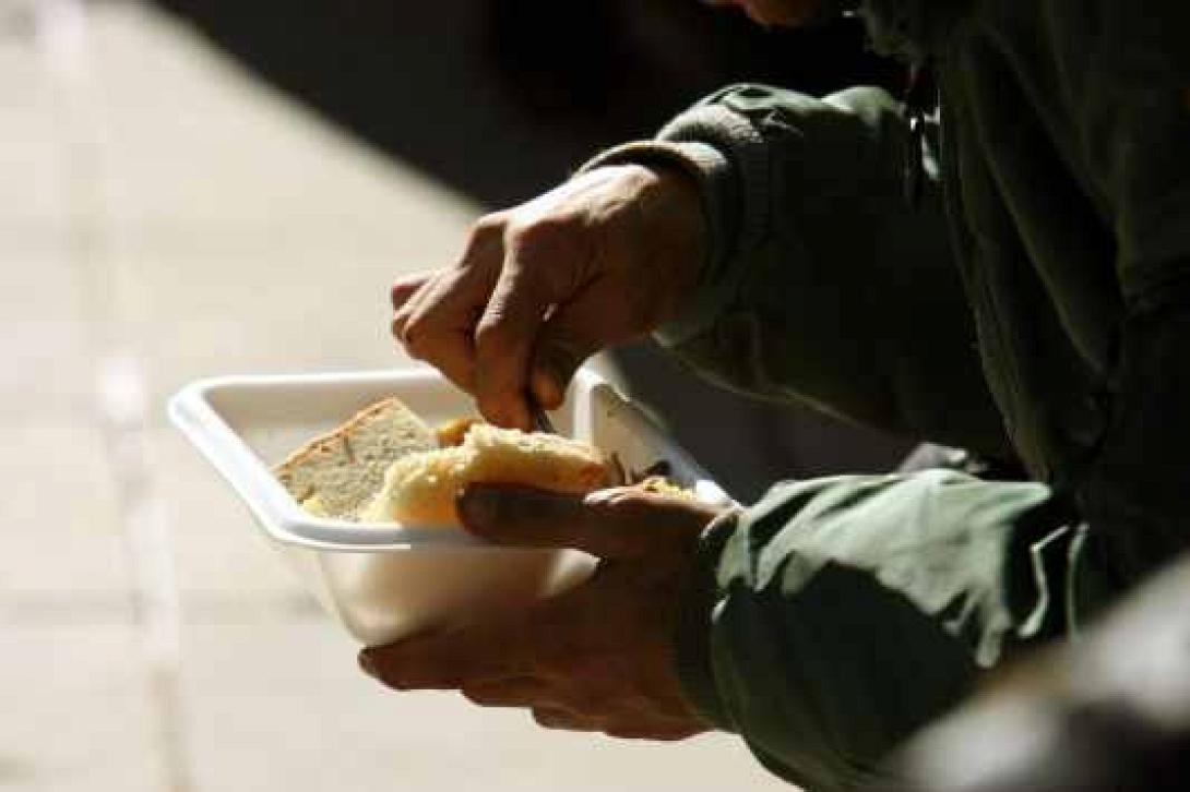 Χωρίς τροφή από χτες 140 μεταναστές στα Χανιά γιατί δεν υπάρχει κονδύλι σίτισης