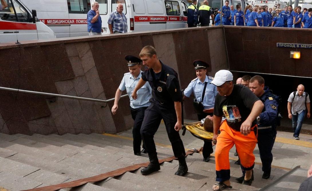 Κρατούνται δύο ύποπτοι για τον εκτροχιασμό του συρμού του μετρό στη Ρωσία