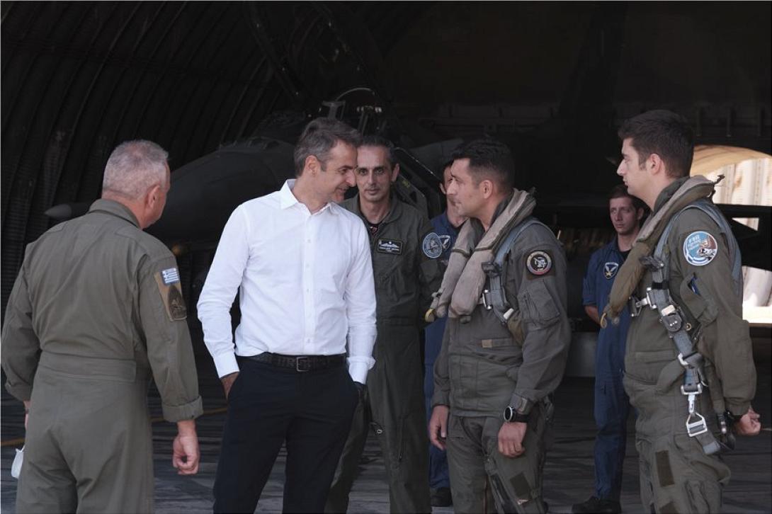 Ο Μητσοτάκης στην επίσκεψή του στη Σούδα