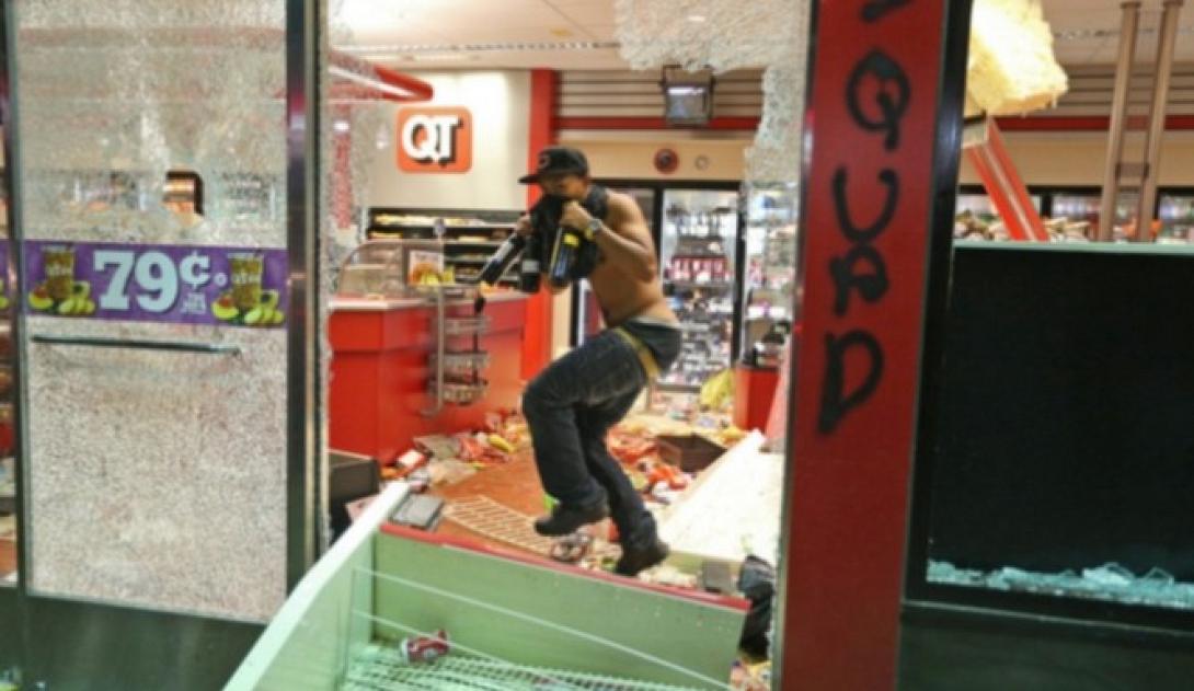 ΗΠΑ: Δεύτερη νύκτα ταραχών μετά το φόνο από την αστυνομία ενός έφηβου 