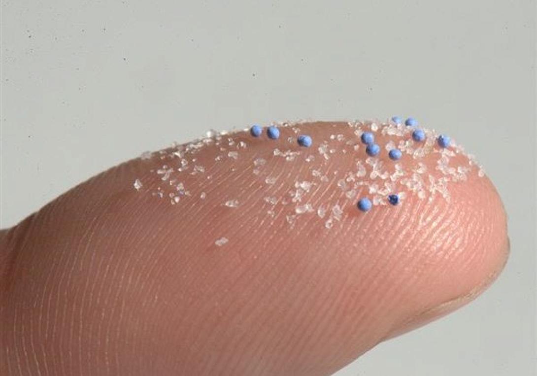 microplastics-stephan-glinka-900-600-x-439-600x420.jpg