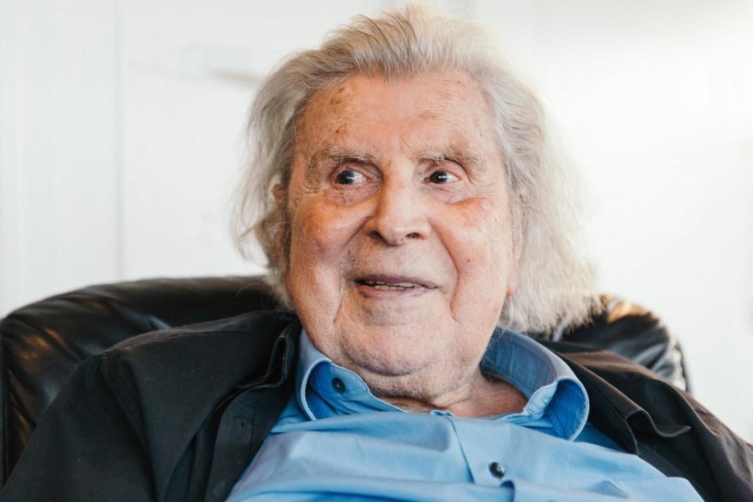 Μίκης Θεοδωράκης