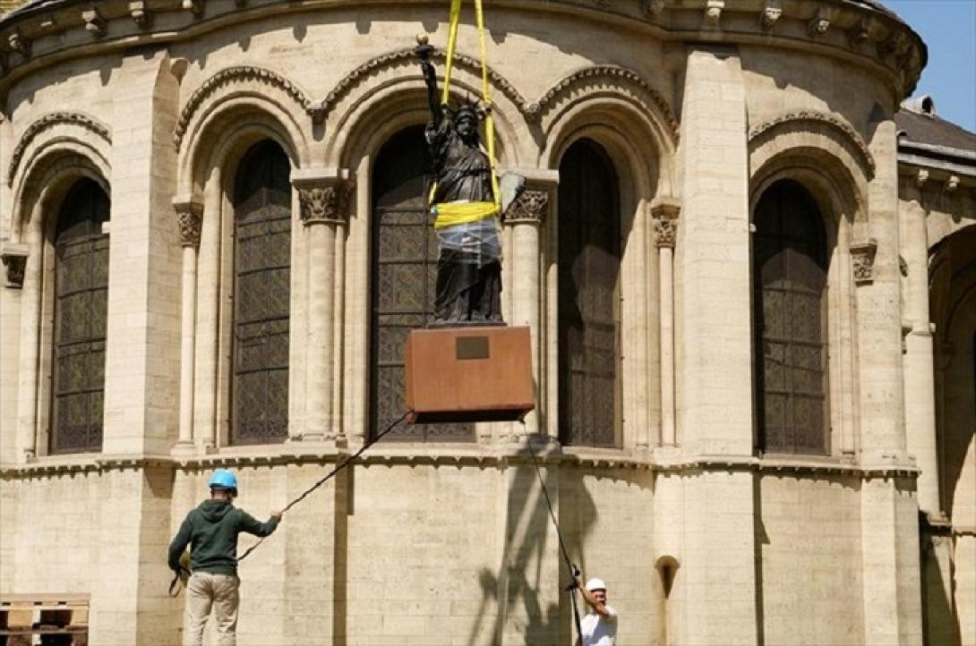 Το μικρό άγαλμα της Ελευθερίας
